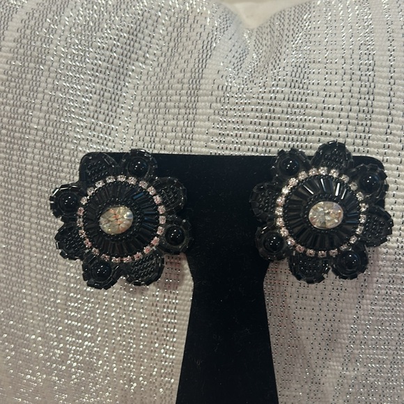 Vintage Black Beaded Bradley Levin Clip-on Flower Earrings-Boutique - Picture 9 of 10